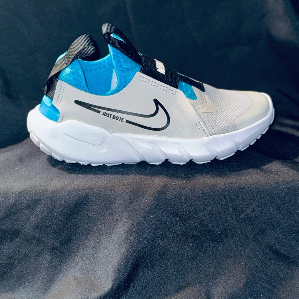 Nike Kids White and Teal Sneakers